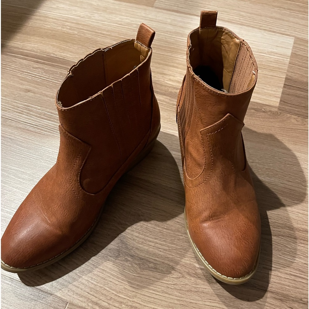 Brown boots size 10
